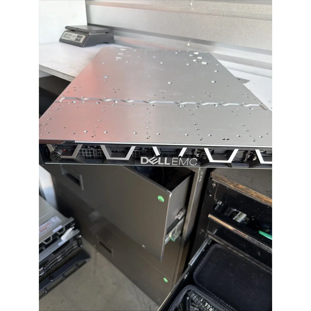 DELL R6525 Server With 30 Pcs Of 16gb Pc4 RAM And 2x 7262 CPU. No HD